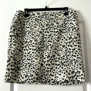 Leopard print, fully lined skirt